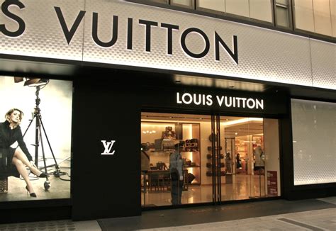 negozio louis vuitton roma|buying Louis Vuitton in rome.